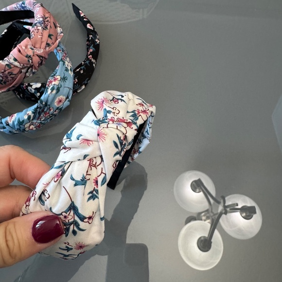 A lot of 4, custom, handmade, floral print headbands (purchased from Etsy) - Picture 6 of 15